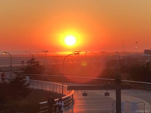 19 Wayside Lane, Wantagh, NY 11793