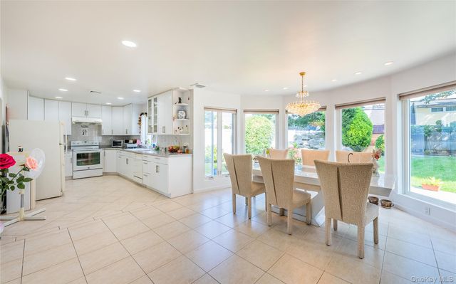 19 Wayside Lane, Wantagh, NY 11793