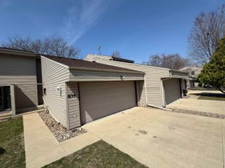 834 Prairie Meadow Court, Waterloo, IA 50701
