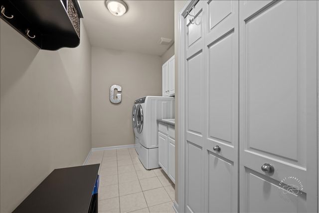 664 Bennett Drive, North Aurora, IL 60542