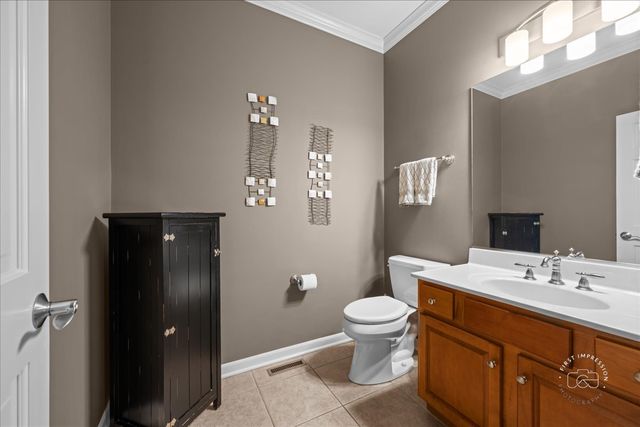 664 Bennett Drive, North Aurora, IL 60542