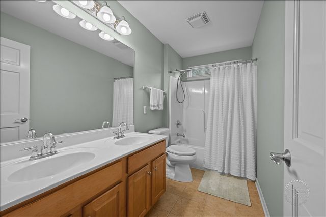 664 Bennett Drive, North Aurora, IL 60542