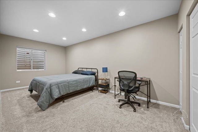 664 Bennett Drive, North Aurora, IL 60542