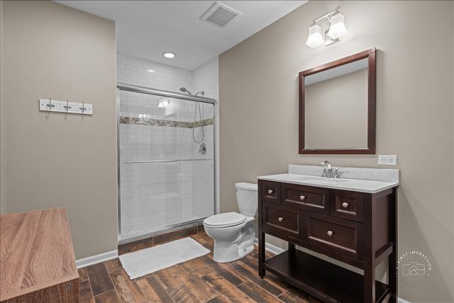 664 Bennett Drive, North Aurora, IL 60542