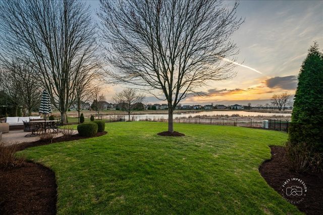 664 Bennett Drive, North Aurora, IL 60542