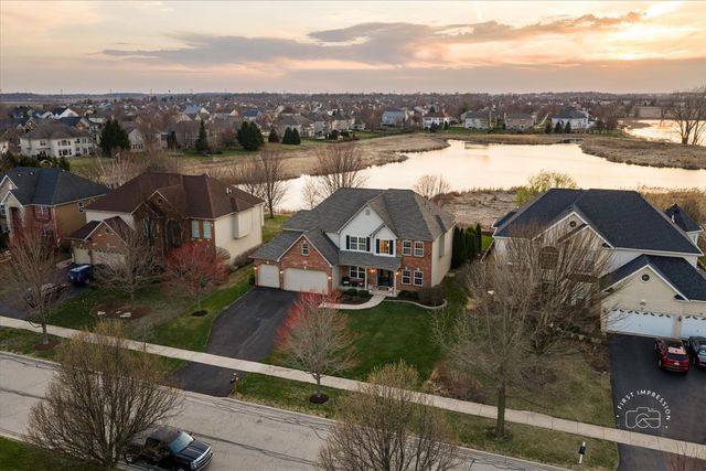 664 Bennett Drive, North Aurora, IL 60542