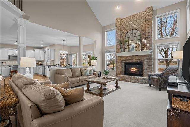 664 Bennett Drive, North Aurora, IL 60542