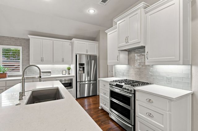10053 Slick Rock Trail, Frisco, TX 75033
