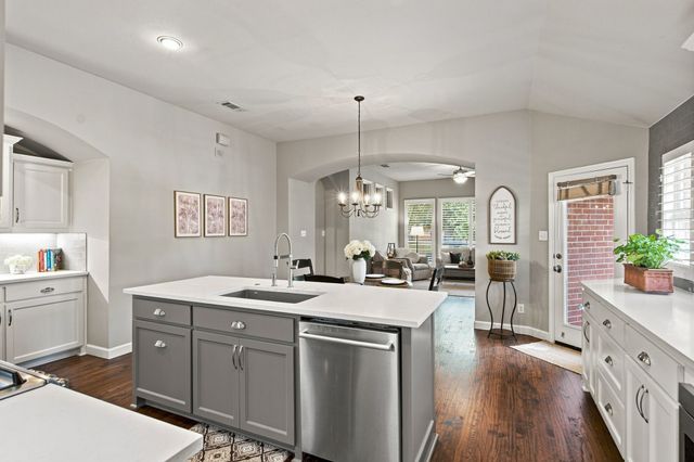 10053 Slick Rock Trail, Frisco, TX 75033