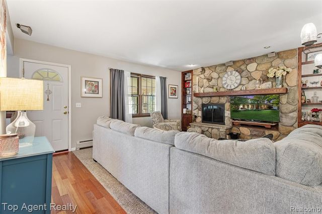 32341 Woody, Fraser, MI 48026
