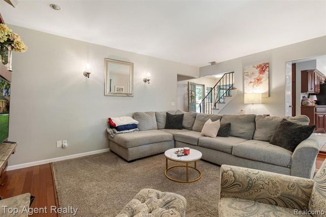 32341 Woody, Fraser, MI 48026