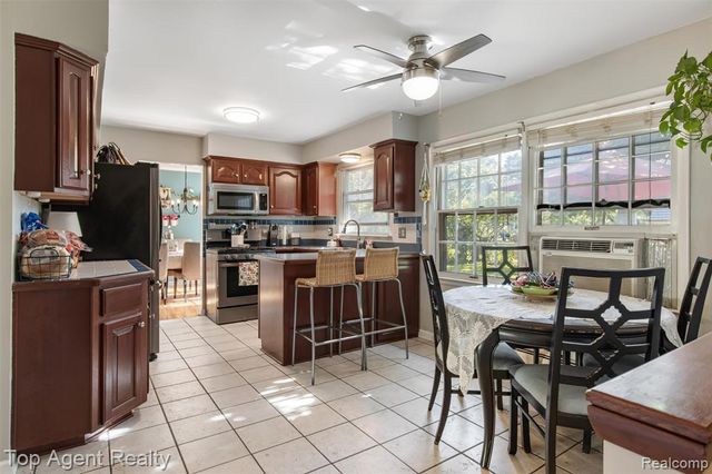 32341 Woody, Fraser, MI 48026