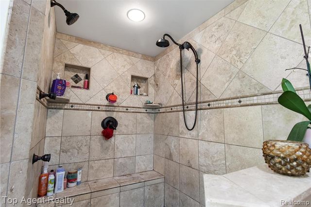 32341 Woody, Fraser, MI 48026