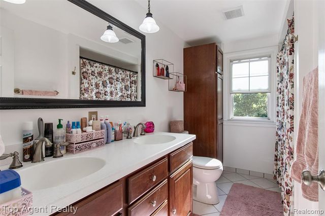 32341 Woody, Fraser, MI 48026