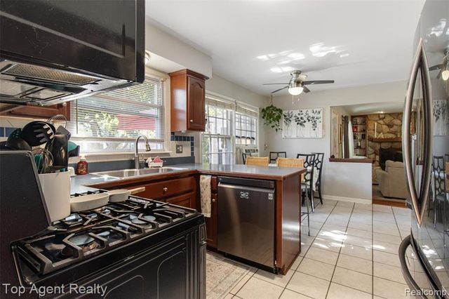 32341 Woody, Fraser, MI 48026