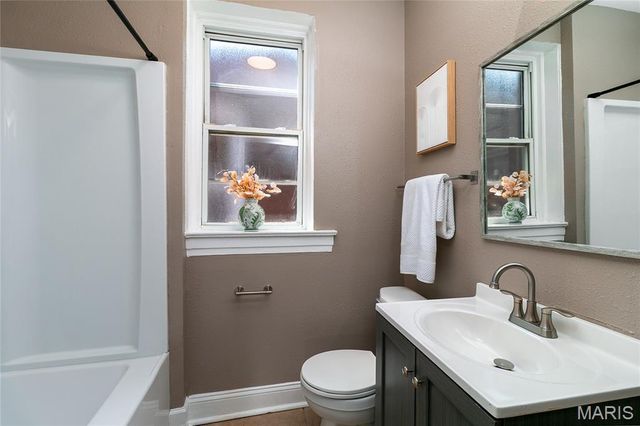 3339 Virginia Avenue, St Louis, MO 63118
