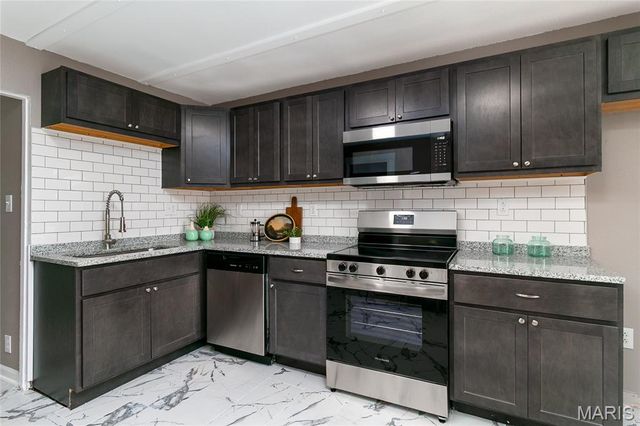 3339 Virginia Avenue, St Louis, MO 63118