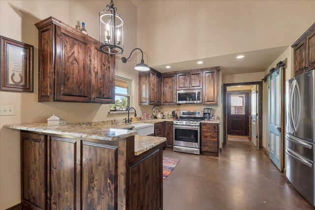 7835 Berger RD, Schulenburg, TX 78956
