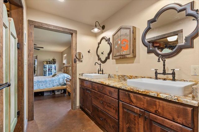 7835 Berger RD, Schulenburg, TX 78956