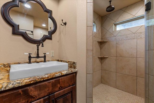 7835 Berger RD, Schulenburg, TX 78956