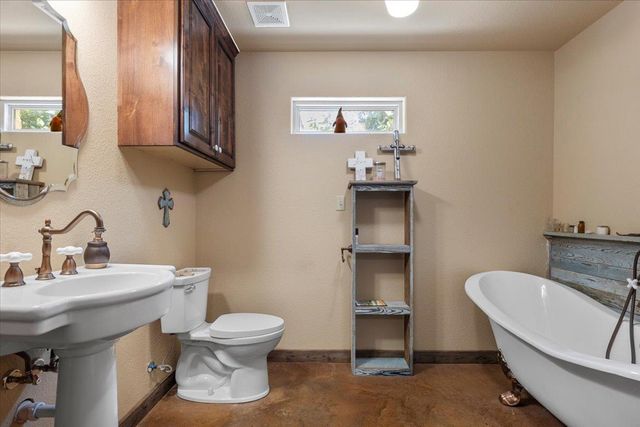 7835 Berger RD, Schulenburg, TX 78956