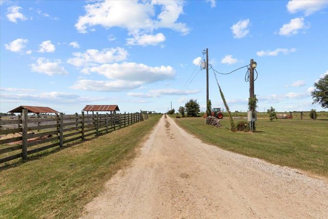 7835 Berger RD, Schulenburg, TX 78956