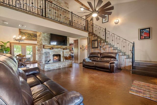 7835 Berger RD, Schulenburg, TX 78956