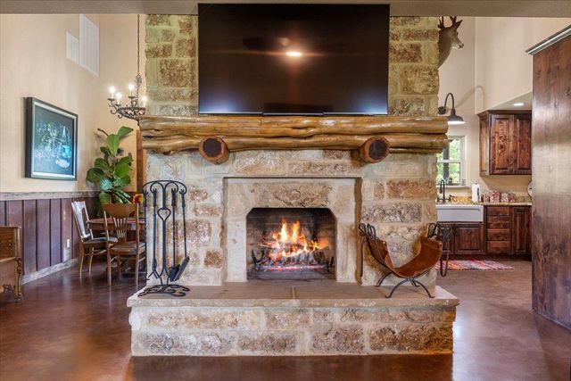 7835 Berger RD, Schulenburg, TX 78956