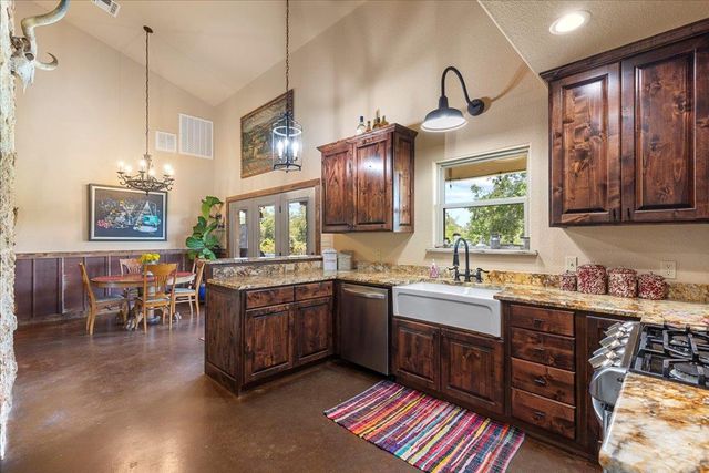 7835 Berger RD, Schulenburg, TX 78956