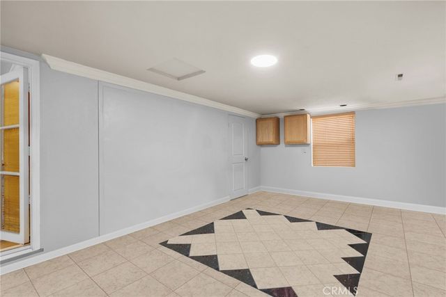 9253 Hayvenhurst Avenue, North Hills, CA 91343