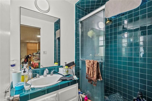 9253 Hayvenhurst Avenue, North Hills, CA 91343