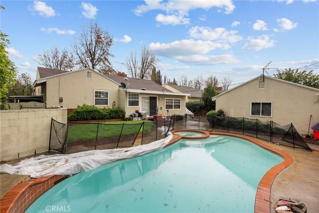 9253 Hayvenhurst Avenue, North Hills, CA 91343
