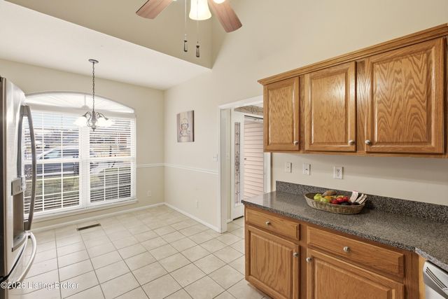 7526 Autumn Pointe Dr, Louisville, KY 40214