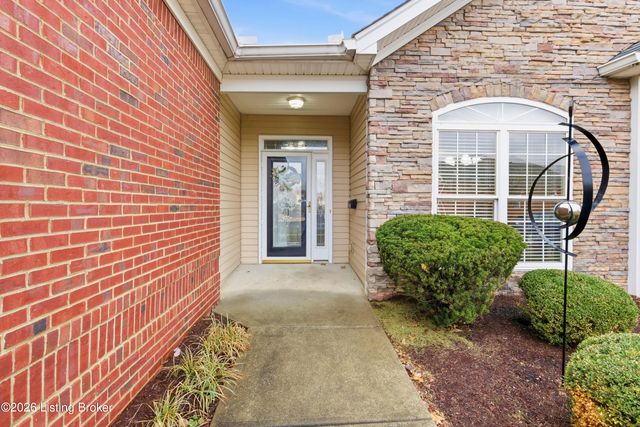 7526 Autumn Pointe Dr, Louisville, KY 40214