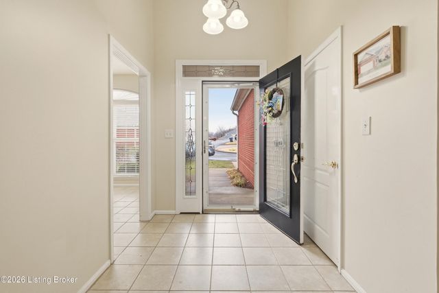 7526 Autumn Pointe Dr, Louisville, KY 40214