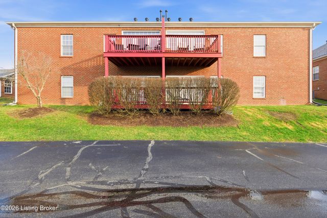 7526 Autumn Pointe Dr, Louisville, KY 40214