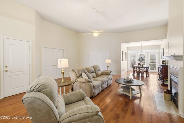 7526 Autumn Pointe Dr, Louisville, KY 40214