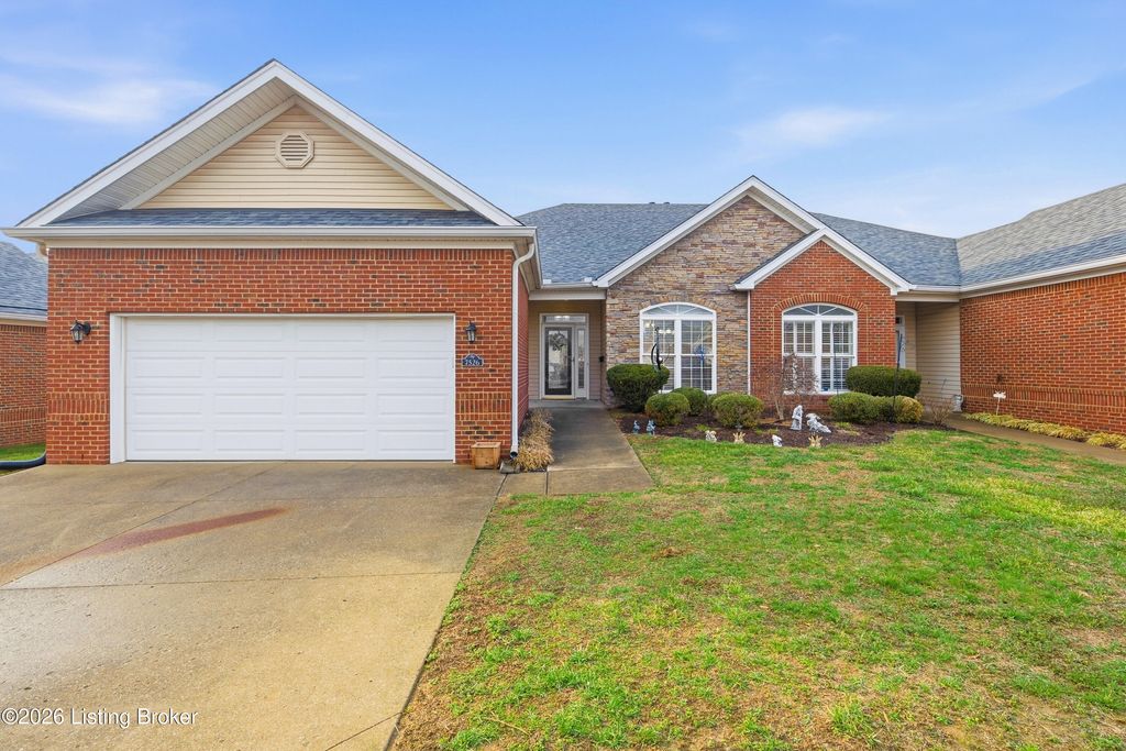 7526 Autumn Pointe Dr, Louisville, KY 40214