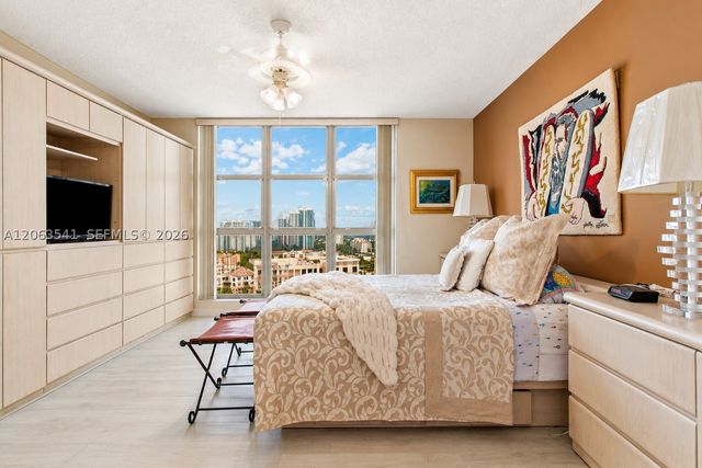 3500 Mystic Pointe Dr 2204, Aventura, FL 33180