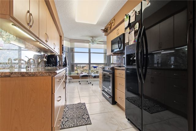 3500 Mystic Pointe Dr 2204, Aventura, FL 33180