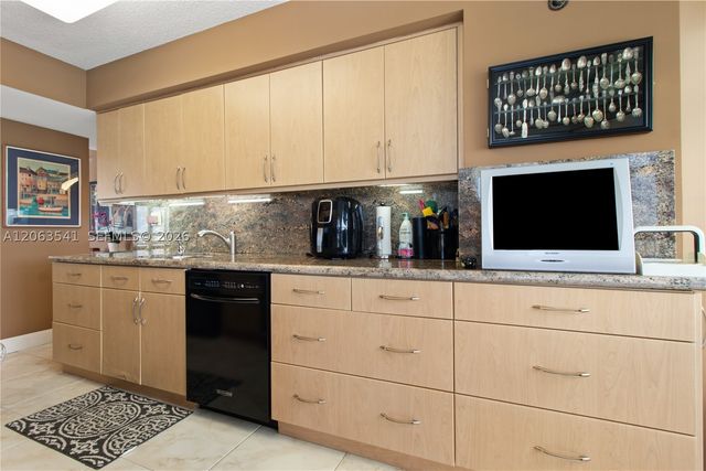 3500 Mystic Pointe Dr 2204, Aventura, FL 33180