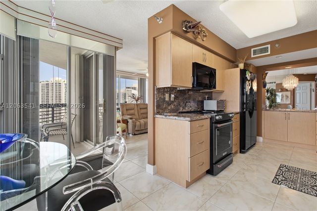 3500 Mystic Pointe Dr 2204, Aventura, FL 33180