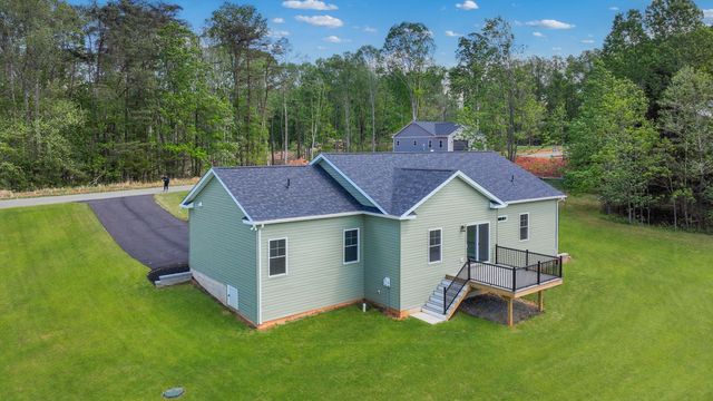 81 Belvior CIR, Moneta, VA 24121