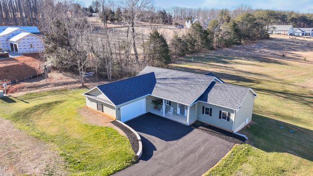 81 Belvior CIR, Moneta, VA 24121