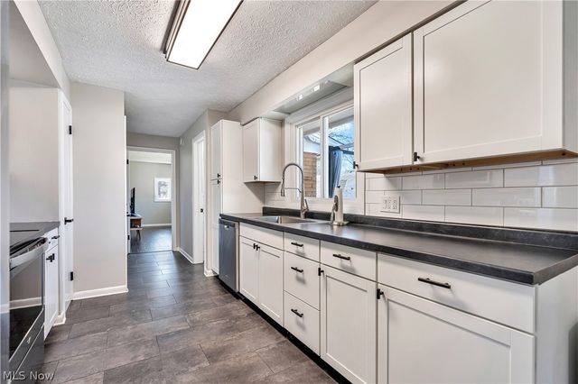 605 Briar Avenue NE, North Canton, OH 44720