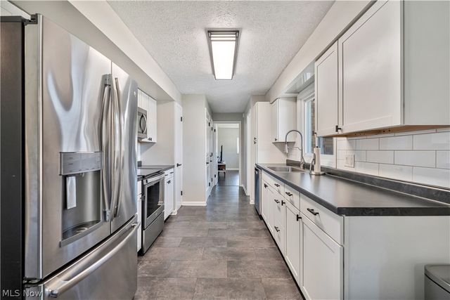 605 Briar Avenue NE, North Canton, OH 44720