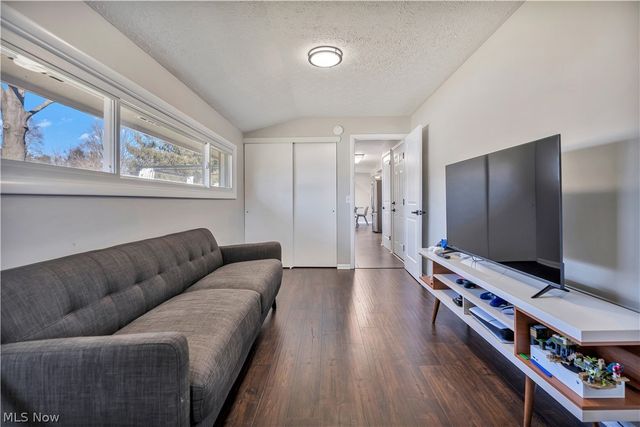 605 Briar Avenue NE, North Canton, OH 44720