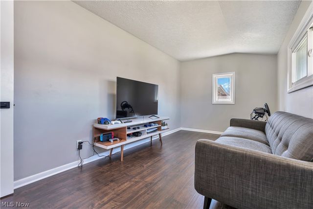 605 Briar Avenue NE, North Canton, OH 44720