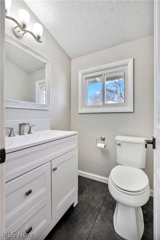 605 Briar Avenue NE, North Canton, OH 44720