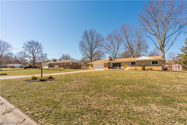 605 Briar Avenue NE, North Canton, OH 44720